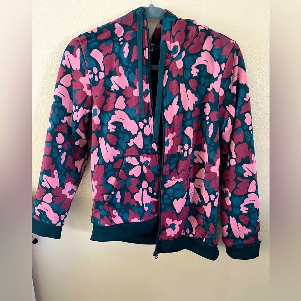 NWT Patterned fleece jacket